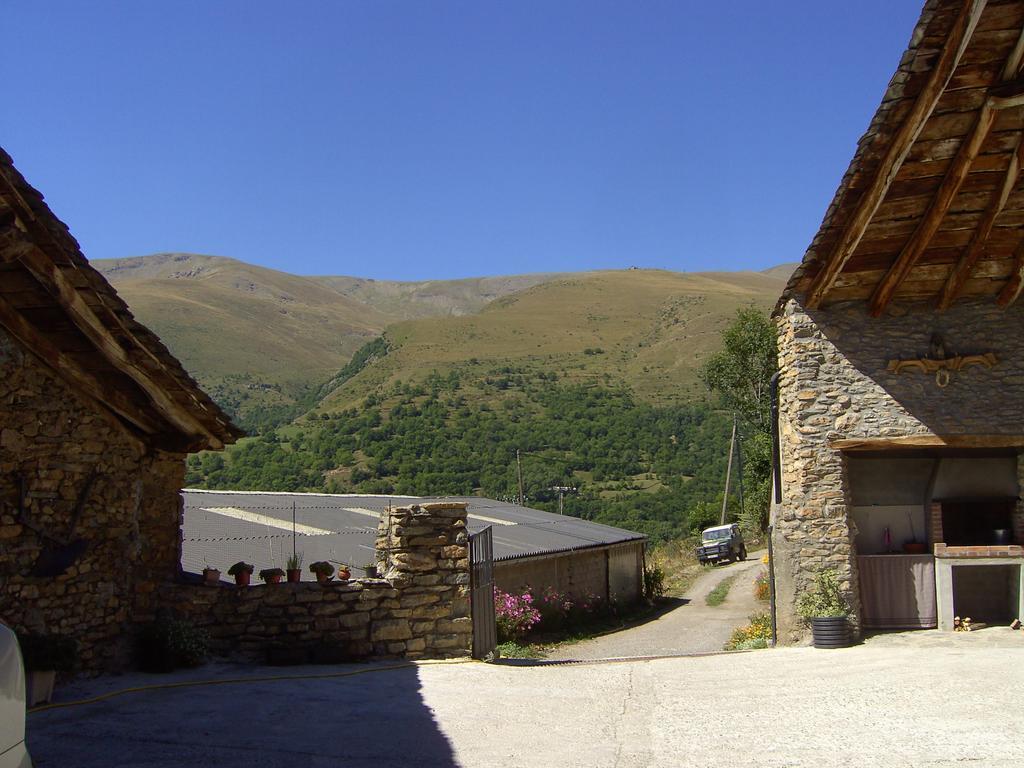 منزل الضيف Llesuy  في Casa Rogel المظهر الخارجي الصورة